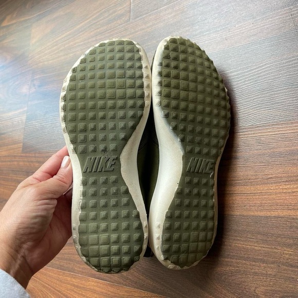 Nike women’s green sneakers. Stretchy on top, good for wide foot. Hardly worn. - Picture 5 of 7